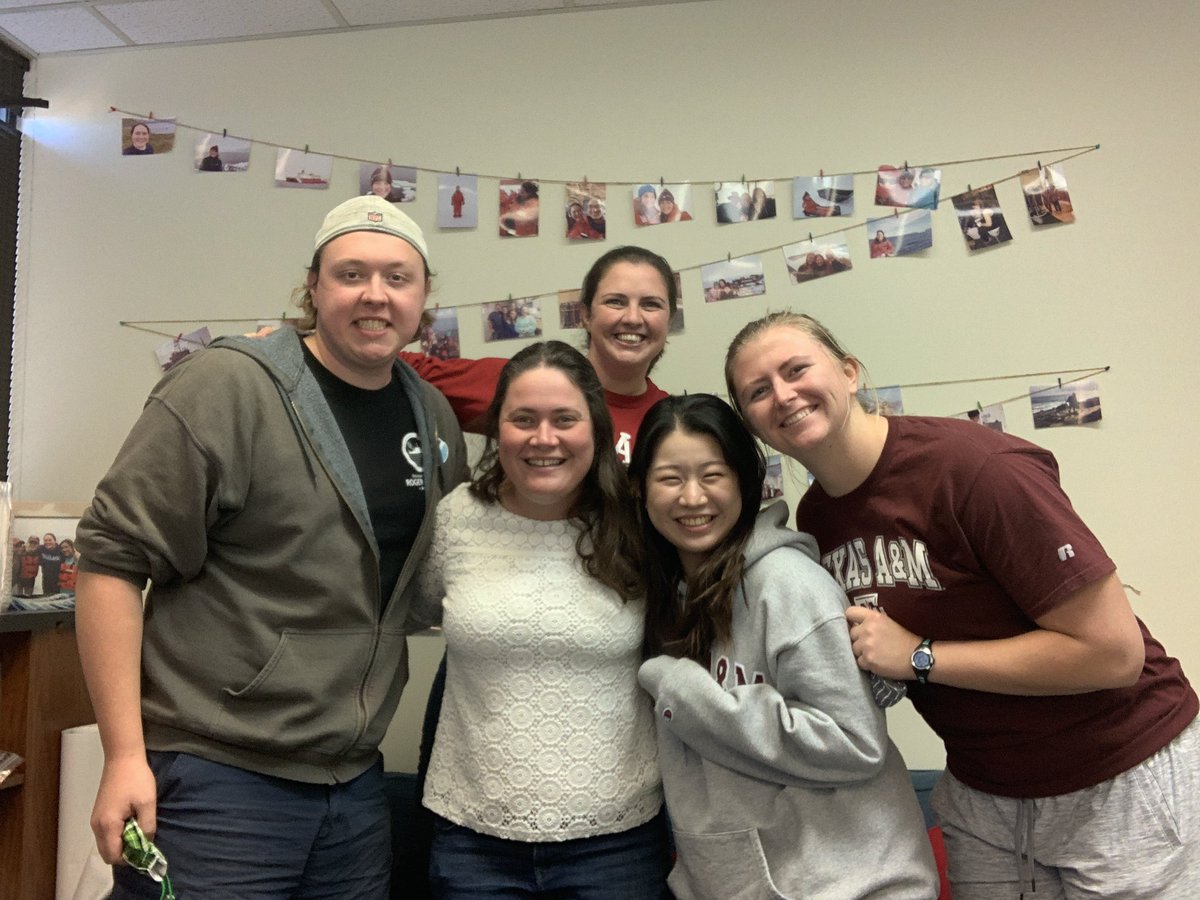 JessFitzsimmons's tweet photo. We momentarily unmasked for the sake of this Fitzsimmons lab photo. It’s one of the first times that we’ve all been together in months - so much exciting fieldwork! #tamu_ocean https://t.co/kNJSwqD7Eu