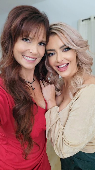 I had one of the most enjoyable, fun, sexy, hot holiday themed scenes! What's better than myself, @DonnySinsxx<a href="/tag/mfhm"class="tags"><span>#mfhm</span></a>