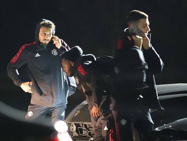 utdreport's tweet photo. #mufc players travelling to London ahead of tomorrow's game against Watford #mulive [mirror] https://t.co/1NS5PnjkeH