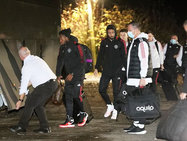 utdreport's tweet photo. #mufc players travelling to London ahead of tomorrow's game against Watford #mulive [mirror] https://t.co/1NS5PnjkeH