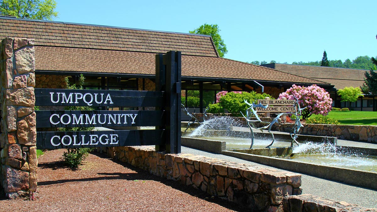 umpquacc's tweet photo. Umpqua Community College (UCC) has been awarded a $2 million grant from the U.S. Department of Education’s Title III Strengthening Institutions Program. #UCCTransformsLives https://t.co/a5zHwzGvEb https://t.co/bzoEWa9tB8