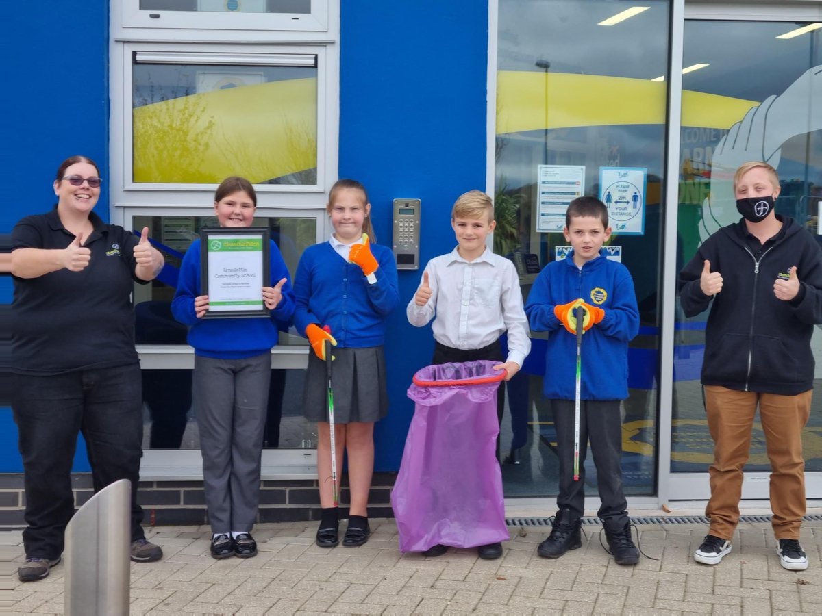 ErnesettleSch's tweet photo. We are extremely pleased to be the tenth school to become ambassadors for @CleanOurPatch. A huge thank you to El and Ash for coming in and sharing their knowledge with us and providing us with our new kit! #changeyourmindset #cleanourpatch♻️ https://t.co/KtFokivF1P