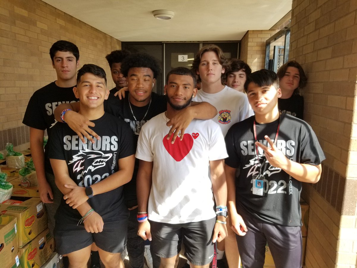 jmtz10403's tweet photo. Thank you @LCLobosFootball for helping unload thanksgiving dinners for some of our @langhamcreekhs families in need. #loboheart #lobostakingcareoflobos #muchtobethankfulfor @CFISDAthletics @CyFairISD https://t.co/AcV6RKNMFc