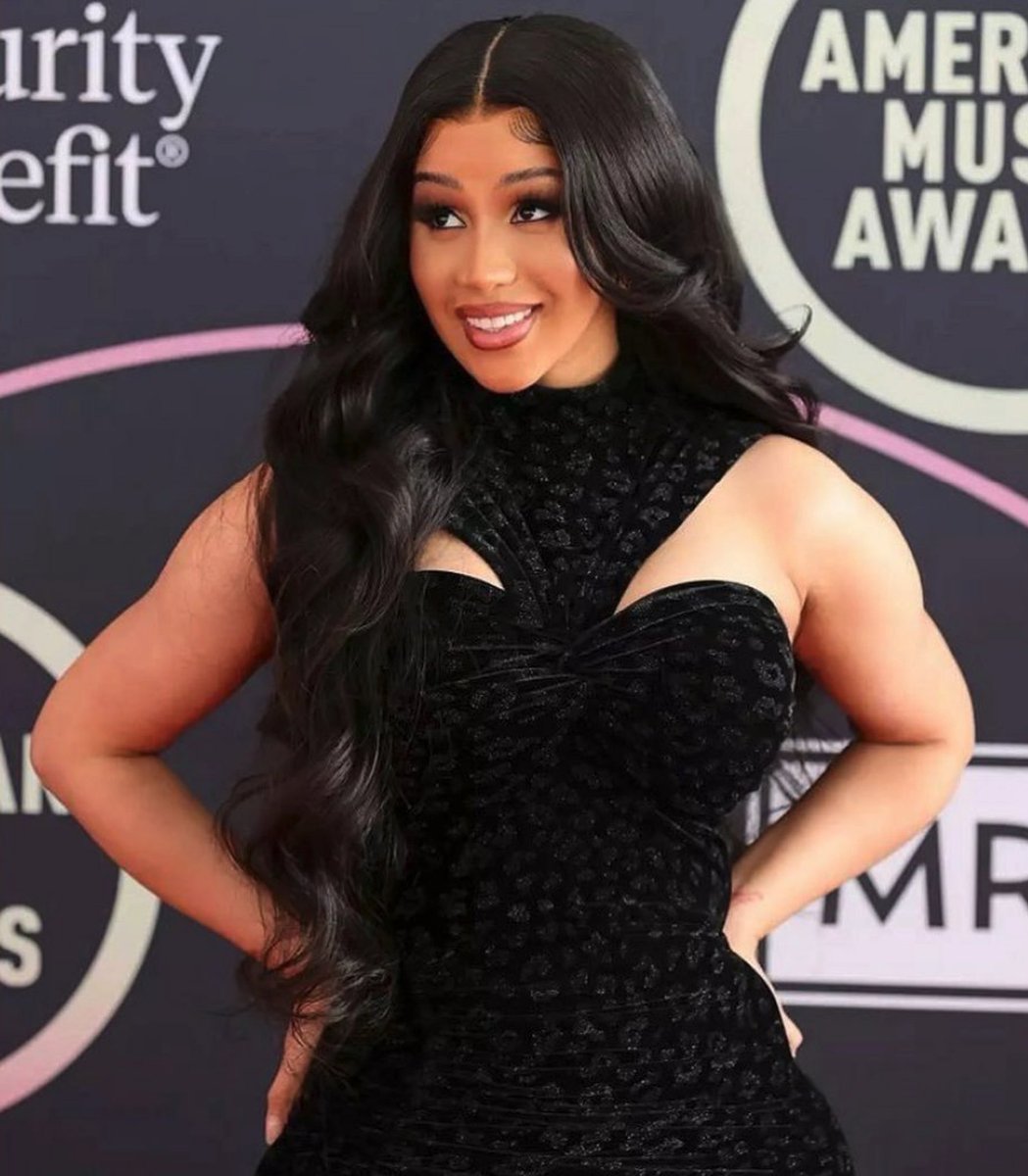 Bartiersvenom's tweet image. A woman.