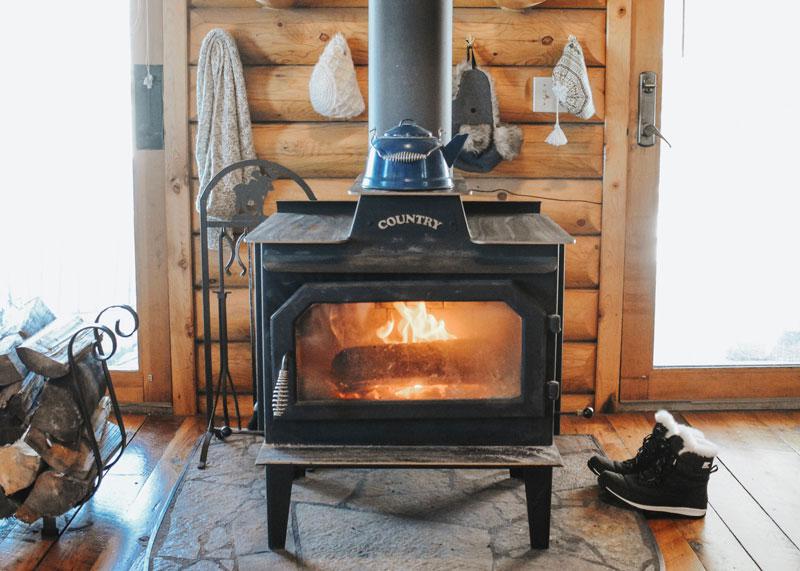 RDKB_Emergency's tweet photo. Stoking up the wood stove? Be #FireSmart about wood storage this winter. Wood piled against your house is a major fire hazard. Store firewood at least 10 metres from your home. Itโs never a wrong time to FireSmart your home in the #RDKB.
#FireSmartFriday #FireSmartBC https://t.co/nP4xtVfsRD