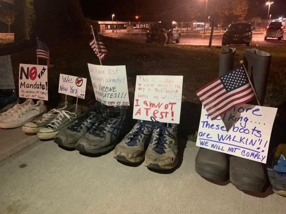 KristenFiumara's tweet photo. #DespicableDinowitz #WickedWitchHochul @JeffreyDinowitz  &amp; @GovKathyHochul Look what YOU started- WAR with angry Parents. Yesterday felt amazing-parents all over NYS protested A8378 by leaving shoes at schools to show how many kids will be homeschooling - Take a look #NoMandates https://t.co/0TqCHMKRpM