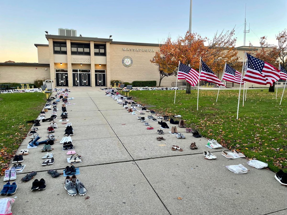 KristenFiumara's tweet photo. #DespicableDinowitz #WickedWitchHochul @JeffreyDinowitz  &amp; @GovKathyHochul Look what YOU started- WAR with angry Parents. Yesterday felt amazing-parents all over NYS protested A8378 by leaving shoes at schools to show how many kids will be homeschooling - Take a look #NoMandates https://t.co/0TqCHMKRpM