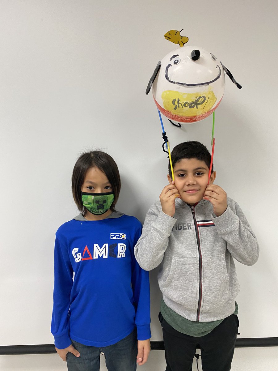 Garcia3Diana's tweet photo. Balloons Over Broadway - 4th grade STEM activity, students made their own version of the balloon puppets in the Macy’s Thanksgiving Day Parade. #TravisSTEM @MrsAlmaGonzalez @monica_torres21 @MPena220 https://t.co/qLeu42HPOt