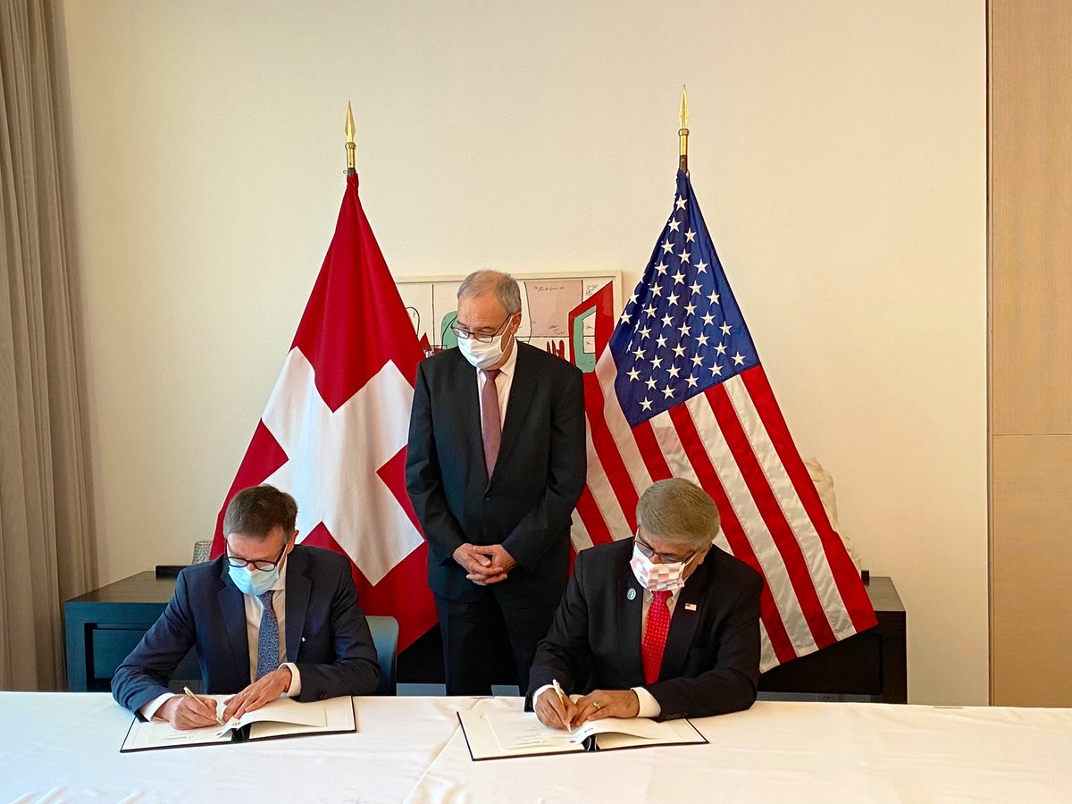 SwissEmbassyUSA's tweet photo. Another highlight this week as we continue to enhance our scientific ties between 🇨🇭 and 🇺🇸. The signing of the MoU between @snsf_ch &amp; @NSF expands the bilateral cooperation &amp; underlines the will to join together on #research and more in the future. #science https://t.co/MNc2fVerT9