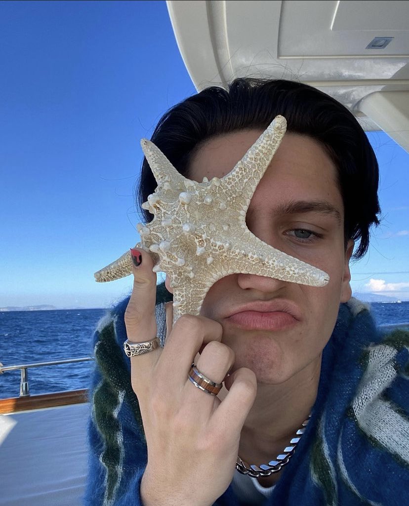 stream ALL THE THINGS I HATE ABT U tweet media