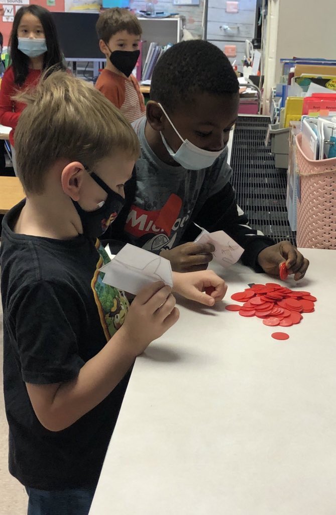 Snyder1stGrade's tweet photo. Today we learned about how seasonal changes affect birds! We got to play Birds on the Move in our classroom to act out what it is like for birds to find food during different seasons! ☀️ 🍁 ❄️ #FCPSScience https://t.co/Fpr9gvgv9T