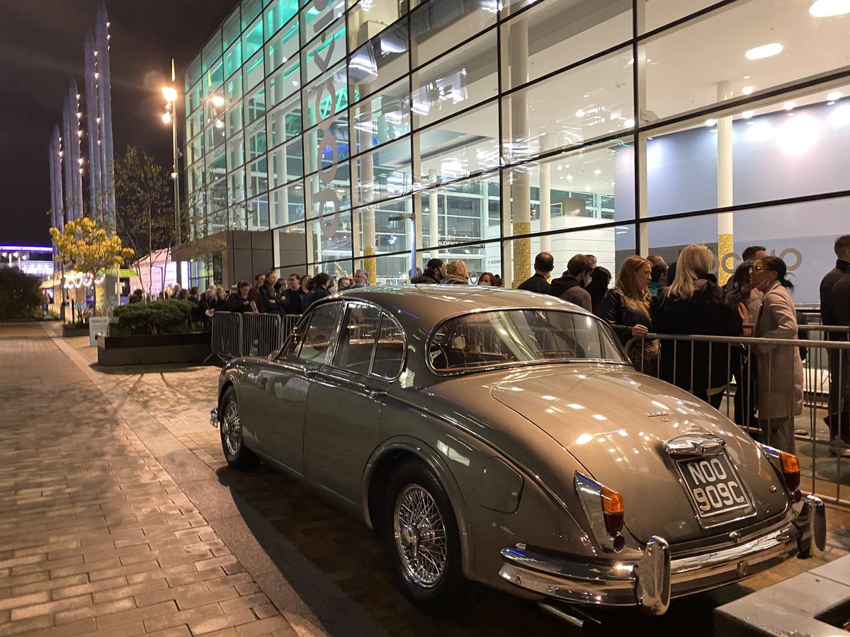 digga375's tweet photo. Great to see the #Jaguar Mk2 #charity @BBCCiN @VirginRadioUK with @MMmcgettrick @MediaCityUK ahead of the big night 😎 https://t.co/pIFblFepFB