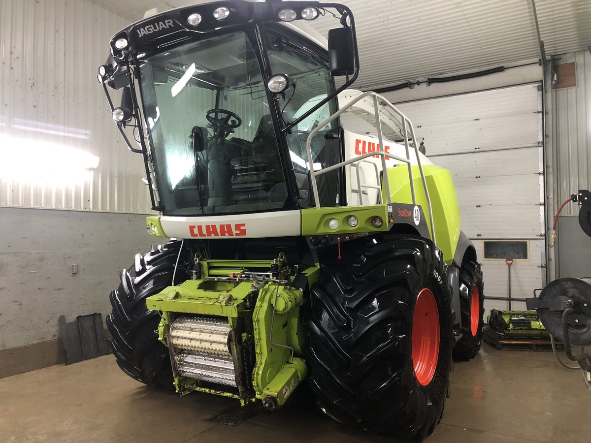 droogersfarms's tweet photo. Washed and ready for winter check over.  #andyclean worthy? @GJHarvest @CLAAS_America https://t.co/SmHYjmCGyz