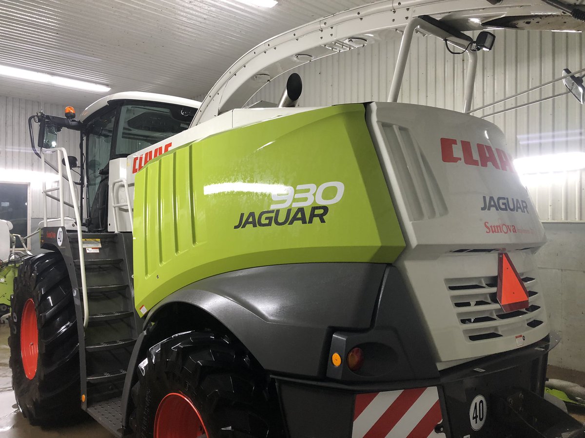 Washed and ready for winter check over.  #andyclean worthy? <a href="/GJHarvest/">GJ'S Harvest Centre Inc.</a> <a href="/CLAAS_America/">CLAAS North America</a>