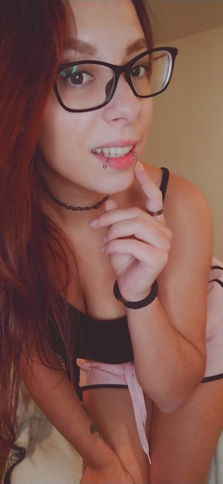 Watch Zenda SEXY's leaked NSFW photo on TwXstars