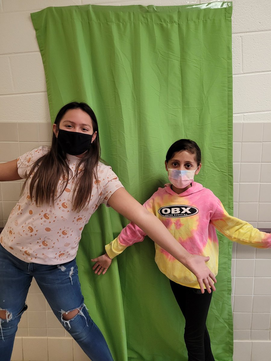 NikkiPintoEL's tweet photo. Thanks @sorrymsjacksonw for helping us make commercials for our natural resources project! @SugarlandES @sugarland4th https://t.co/rIZK9M12oS