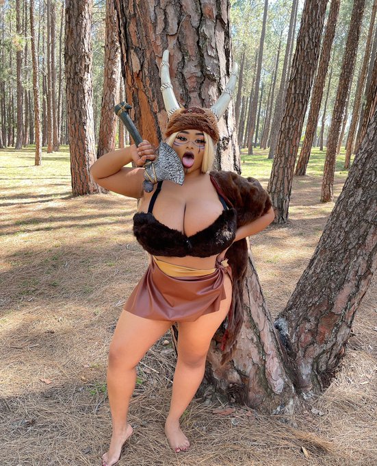 Watch kim's leaked NSFW photo on TwXstars