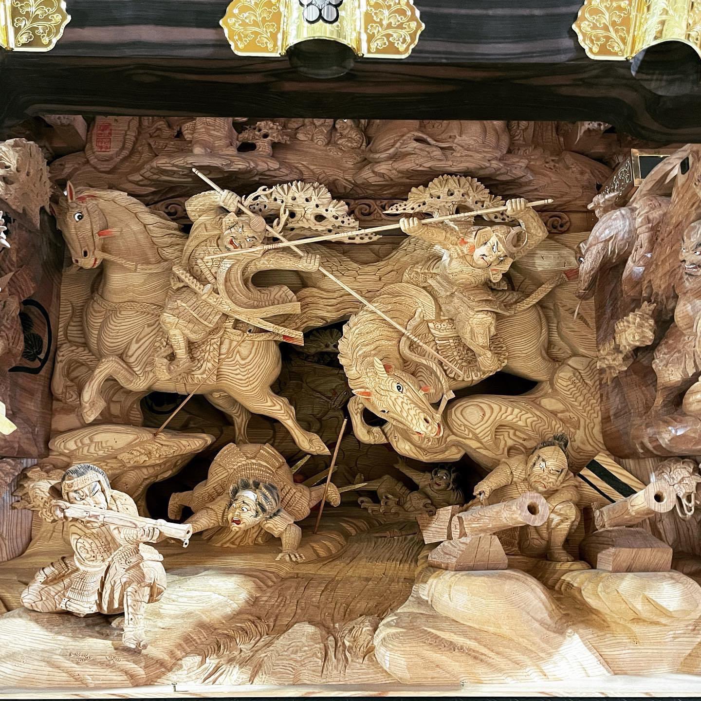 ミニだんじり　三枚板　ミニ彫刻 ミニだんじり 三枚板 ミニ彫刻 - メルカリ