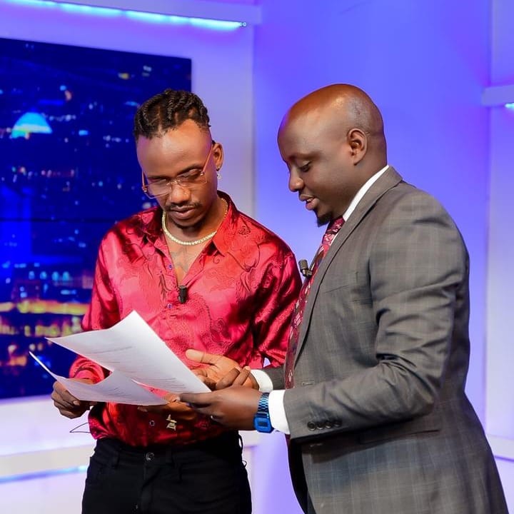 ManiMartinLive's tweet image. @athan_tashobya @rba.rwanda Thanks for having me on the #newstable. it was such a big honor to premier my brand new song "Jelasi" on the #nationaltv especially having such an amazing experience of co-reading the #news
We owe so much respect to our #newsanchors
