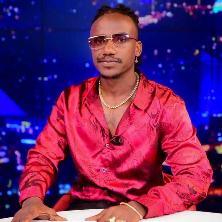 ManiMartinLive's tweet image. @athan_tashobya @rba.rwanda Thanks for having me on the #newstable. it was such a big honor to premier my brand new song "Jelasi" on the #nationaltv especially having such an amazing experience of co-reading the #news
We owe so much respect to our #newsanchors