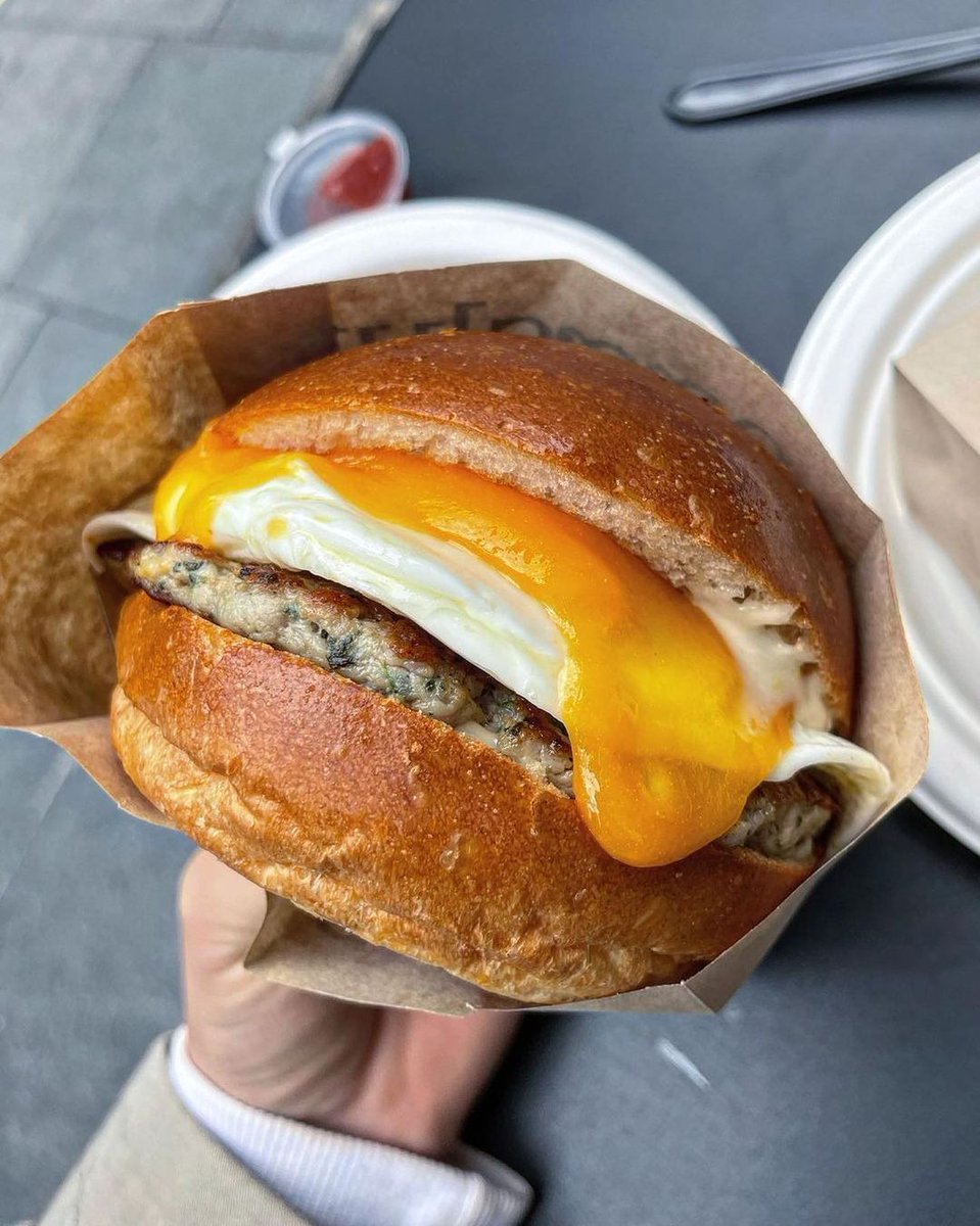 EggslutOfficial's tweet photo. Sausage | Egg | Cheese 😃 house-made turkey sausage, cage-free over medium egg, cheddar cheese and honey mustard aioli in a warm brioche bun 🙌🙌🙌

#eggslutuk #eggsontheregs https://t.co/7t5joyH06a
