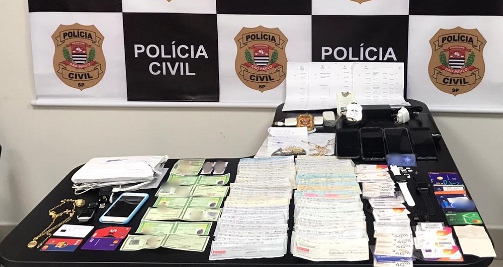 Policia_Civil's tweet photo. DCCIBER captura dupla procurada pela Justiça de Sergipe por praticar golpes bancários
https://t.co/BVJ63ZDXff
#DCCIBER #PoliciaInvestigativa #PCSP #Delegacia #Deic https://t.co/URytDq3CiI