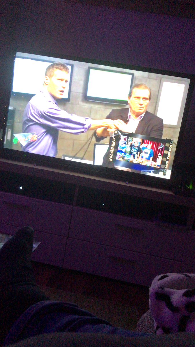 thowo182's tweet photo. Nach #skysharks gibts heute direkt #RoboShark. Prost euch allen! 🍺🍻#Fischgeruch #schlefaz #haifilm #ihai https://t.co/rWi4fK2mrh