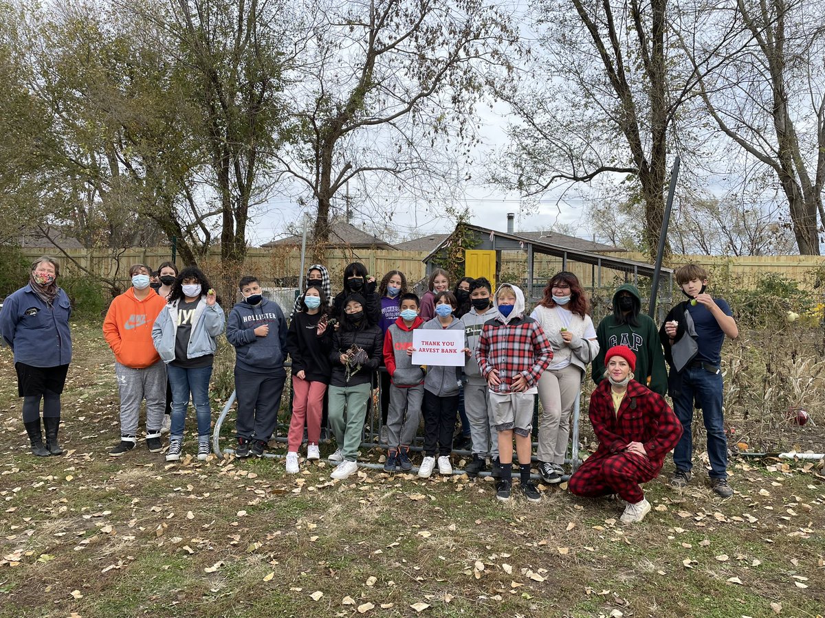 jennygreen79's tweet photo. Today our @sftcyclones exploration orbit took us to @KCFarmSchool to learn about urban farming and to learn about edibles in nature. Thank you @OlatheSubaru and @ArvestBank for helping make this possible. #ProudtobeSFT #Explorationday https://t.co/UnabuEyWSB