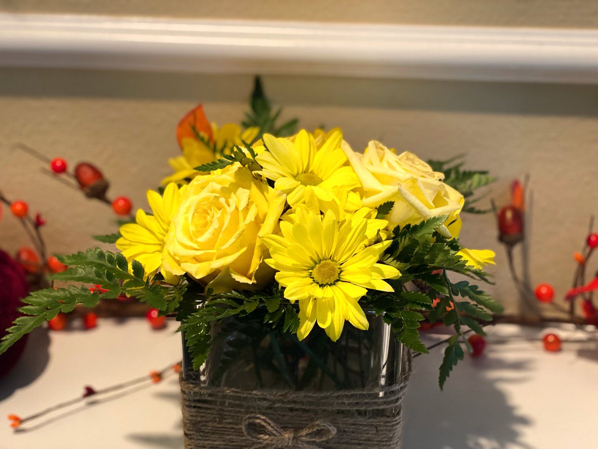 mlmtxag02's tweet photo. I have a very sweet student bring me flowers from her floral design class. Now it time for family, food and hopefully some rest. #thankfulformystudents #weareKPark https://t.co/Sjdg2sZ9UK
