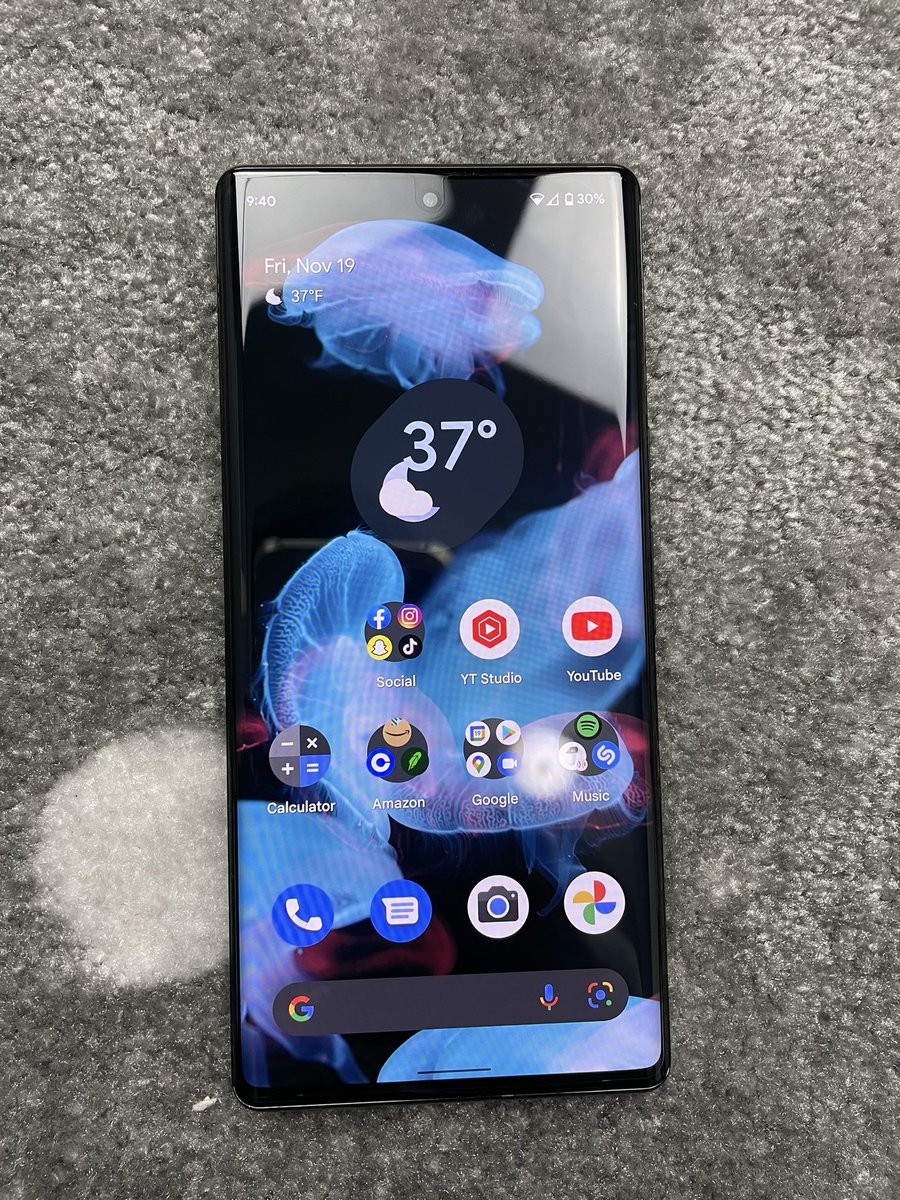 Str8Tech94's tweet image. Selling this Google Pixel 6 Pro for $850. Comes with the screen protector already on it. Plus I’ll throw in the other 2 I haven’t used. Also selling it with the case as well. Only have had it for 3 weeks. 
Inbox me in interest !
Color: Stormy Black
Storage: 128GB
RAM: 12GB