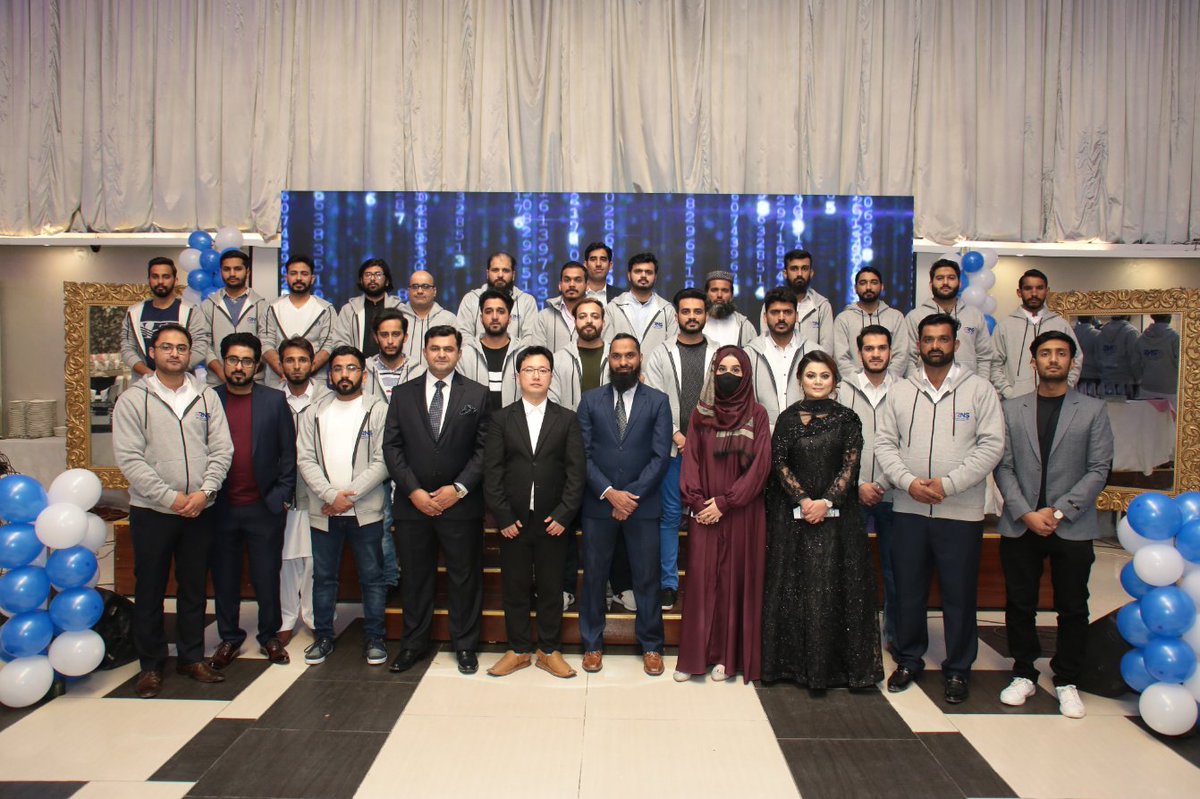 GenesisLabCom's tweet photo. RNS Solutions is a family, bonded together with a vision. Individually we are one drop, together we are an ocean.
Here comes the glimpse of the RNS fraternity.
#RNSSolutions #annualdinner #awardceremony2021 #RNSfamily https://t.co/7X4Lu3gQl7