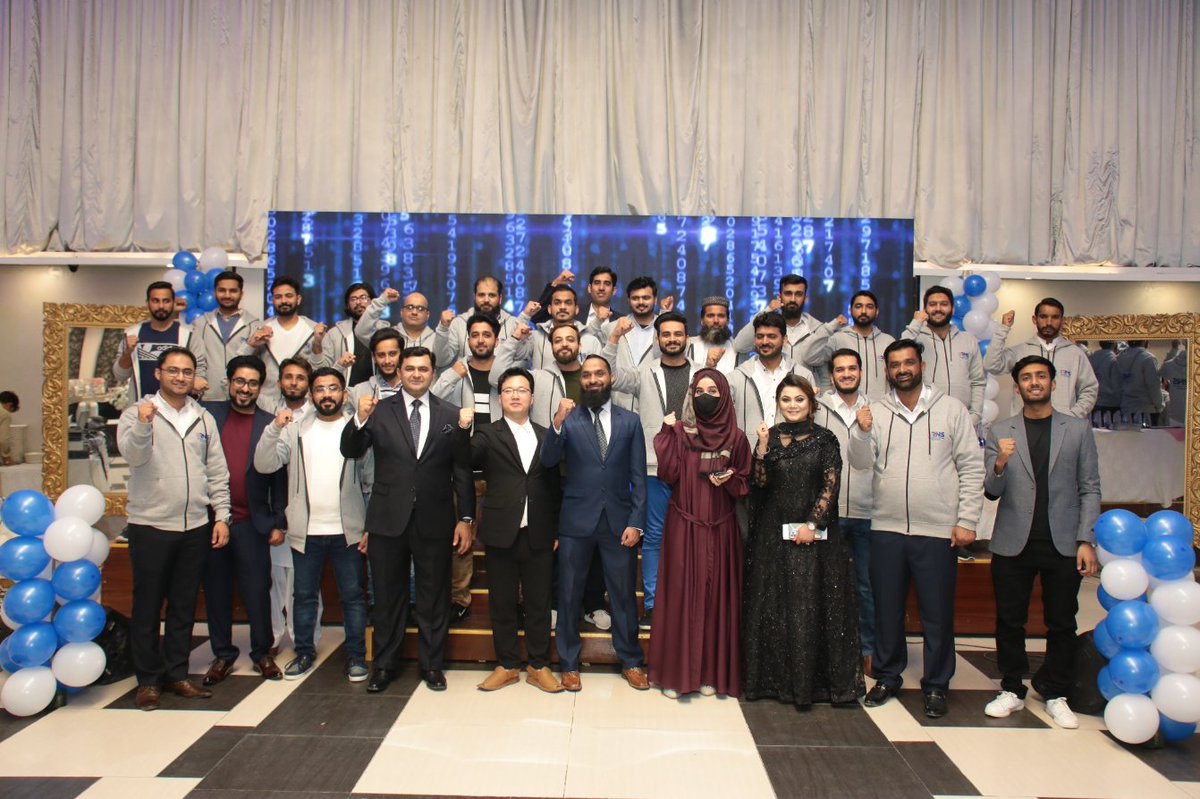 GenesisLabCom's tweet photo. RNS Solutions is a family, bonded together with a vision. Individually we are one drop, together we are an ocean.
Here comes the glimpse of the RNS fraternity.
#RNSSolutions #annualdinner #awardceremony2021 #RNSfamily https://t.co/7X4Lu3gQl7