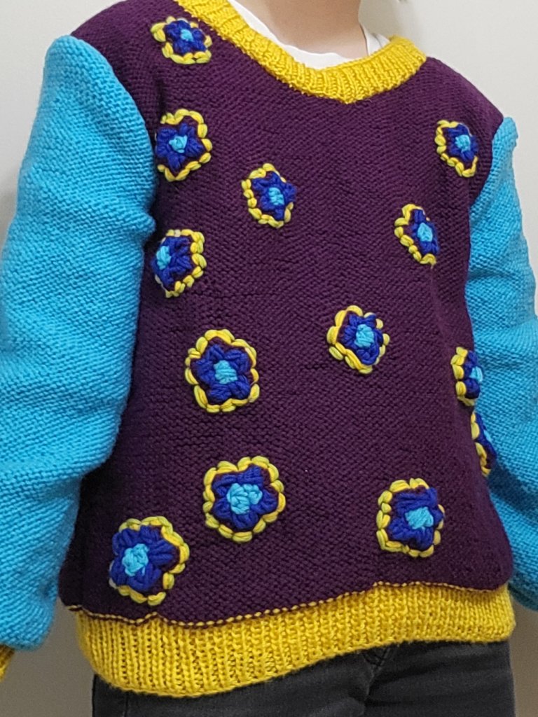 Icarus__fallen's tweet photo. #knitting #handmade #sweaterweather hi i'm a bi dude that knits sweaters (i also sew and knit other things but yeah) :] https://t.co/r5ioJi5FTZ