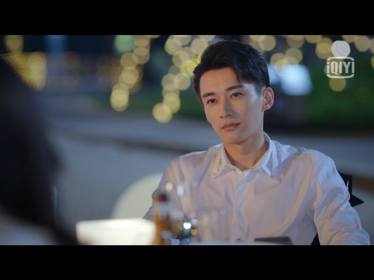 cozymantou's tweet photo. ส่วนตัวเรามองว่าพระเอก #รัตติกาลรัก #LoveatNight เป็นคนที่มี sex appeal สูงมากเลย สามารถทำให้บรรยากาศรอบตัวดูอันตรายขึ้นมาได้แม้จะอยู่เฉยๆ เป็นประเภทที่เดินสวนกันในชีวิตจริงคงเผลอเหลียวหลังตาม และถ้าบังเอิญได้สบตาด้วย แม้จะเสี้ยววินาทีก็ใจสั่นแน่ๆ https://t.co/2vmLT8ycB5