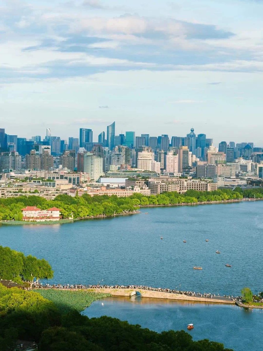 Chengdu_City's tweet photo. Lugu is an alpine #lake in the Daliang or "Great Cool" Mountains, shared by #Yunnan and #Sichuan. 

In fact, China has more than 2800 natural lakes with an area of more than 1 square kilometer.Each of them has its own diverse #culture. https://t.co/hsFeV0TTS4