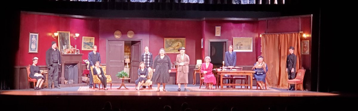 DramaWhitman's tweet photo. Not great photos.....but the importance of this moment!Live theatre is back at Marcus Whitman!
#mwdrama
#pr1deinthepaw https://t.co/vmc8Slx7oX