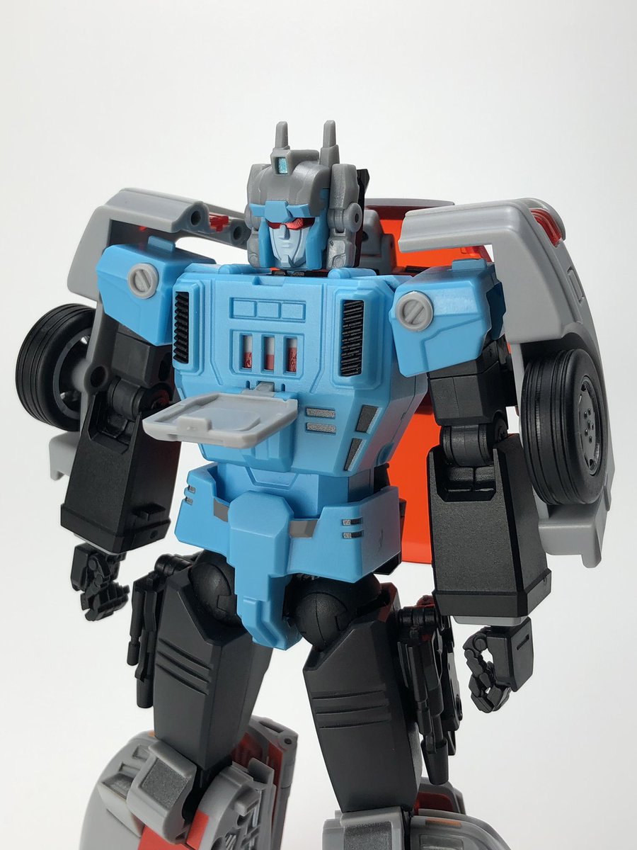fans_hobby's tweet photo. Glad to let u know that MB-13A RED BUZZER is available to pre-order at your local stores or at our online store :

https://t.co/WN77DkztK9

Check out the photo gallery 
part 1 / 3 : Robot mode! 

#fanshobby #thirdpartytransformers #redbuzzer #juniorheadmasters #siren #masterforce https://t.co/5xdoJcxPpc