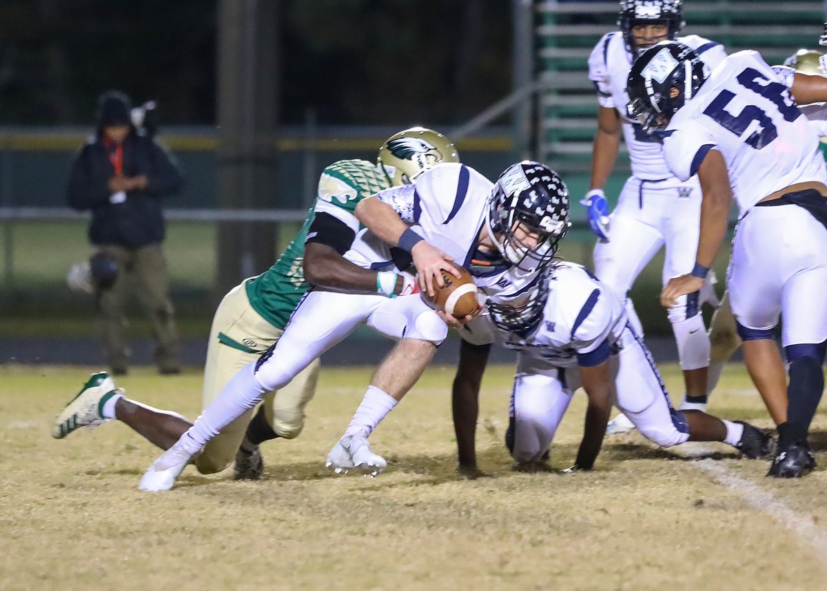 joel_onais's tweet photo. The Northeastern Eagles defeated the Washington Pam Pack tonight 57-47. The Eagles will host Wallace Rose-Hill next Friday night. 💚💛🦅📸 #PlayOffFootball @TDAsportsNENC @touchdownfriday @ncvafbpage @BoostersNHS @HighSchoolOT https://t.co/JHYdVEnDzj