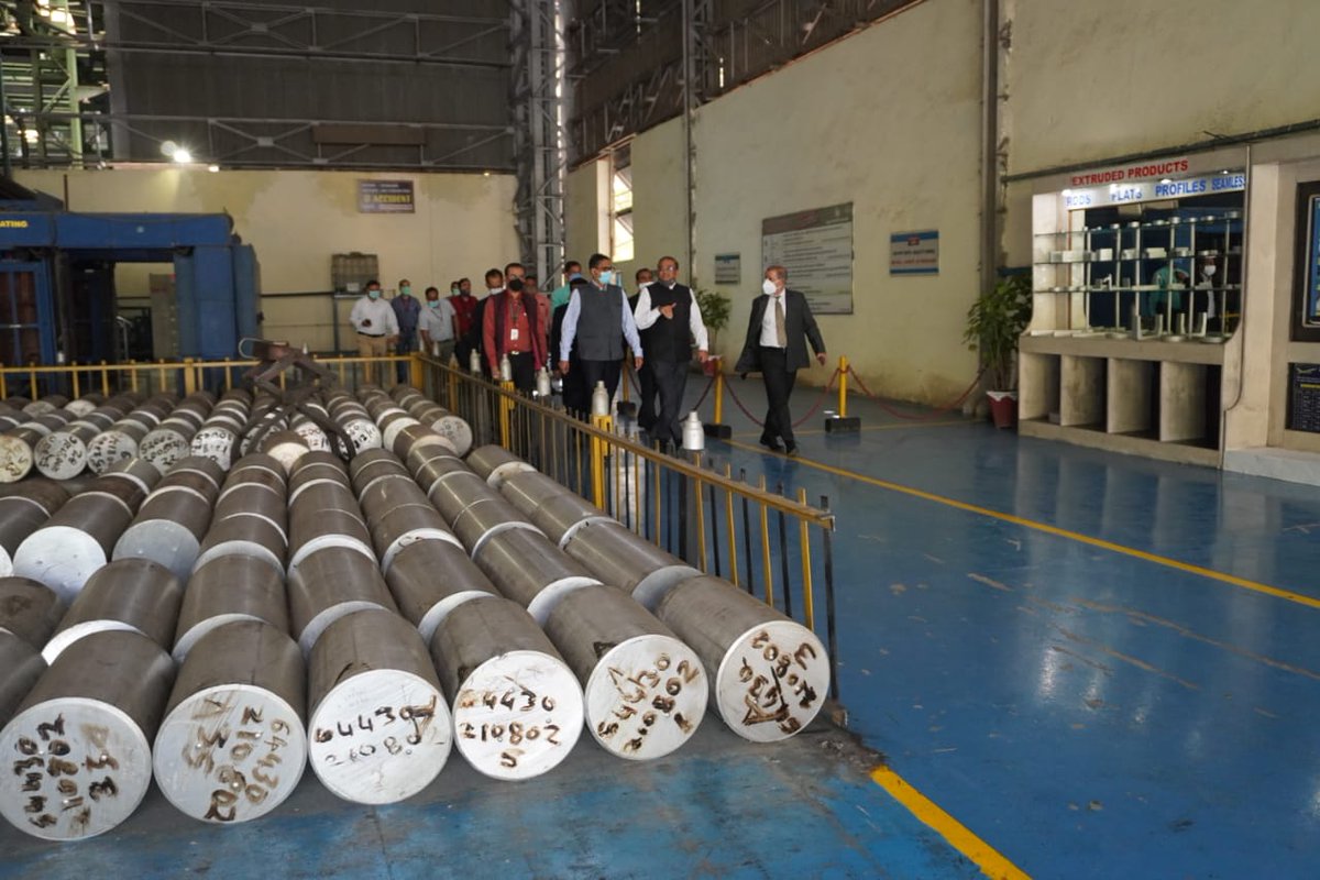 GmOfaj's tweet photo. Shri S. Jaju, IAS, Additional Secretary, DDP, Ministry of Defence, GoI, visits OFAJ, prime unit under YIL. Shri. S Jaju expressed great faith and confidence on the state of the art infrastructure and skilled human resource so to excel and achive great milestones. https://t.co/f5A7ChFoci