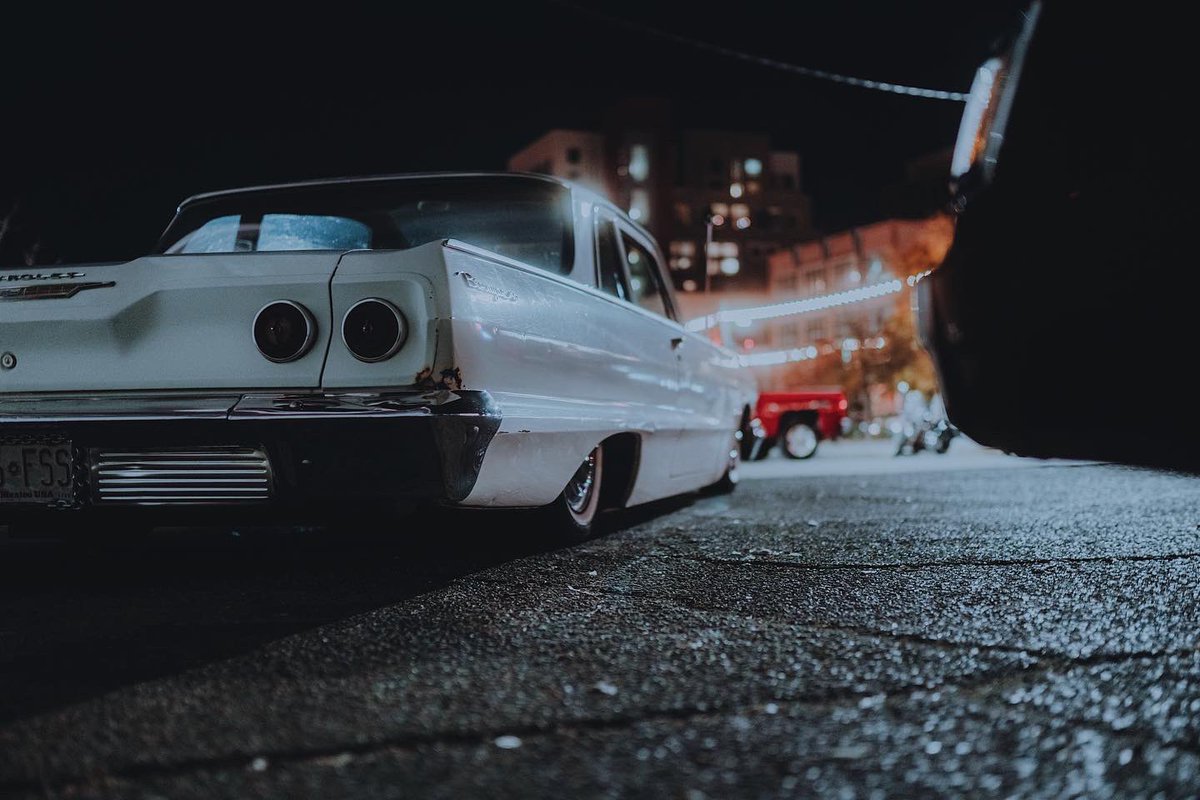 thereal_bigmo's tweet photo. Bringing the heat over to twitter... starting with this Biscayne. Posted up looking dapper in downtown Albuquerque, NM. #lowrider #slammed #chevy #Albuquerque #NewMexico https://t.co/Yw51tJslOI