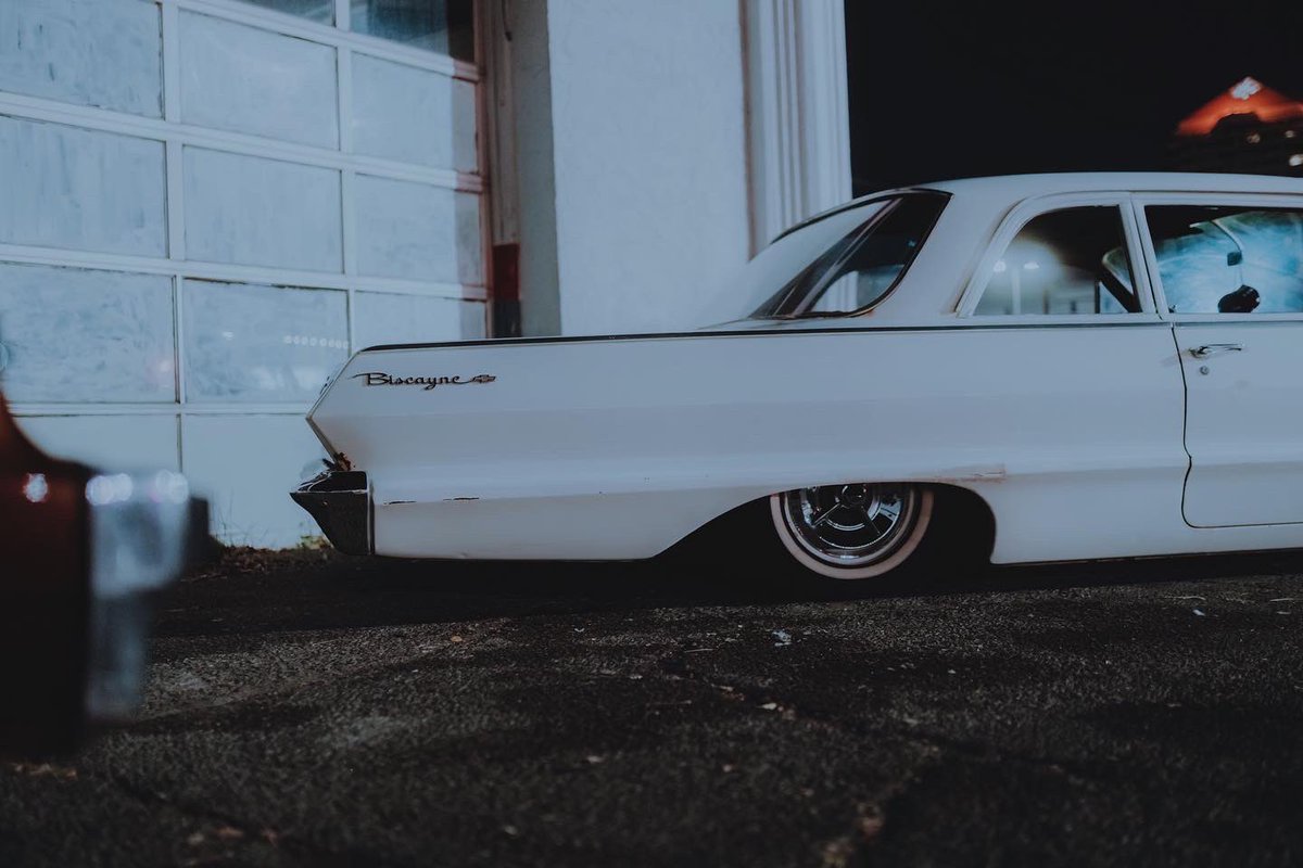 thereal_bigmo's tweet photo. Bringing the heat over to twitter... starting with this Biscayne. Posted up looking dapper in downtown Albuquerque, NM. #lowrider #slammed #chevy #Albuquerque #NewMexico https://t.co/Yw51tJslOI