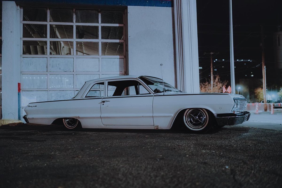 thereal_bigmo's tweet photo. Bringing the heat over to twitter... starting with this Biscayne. Posted up looking dapper in downtown Albuquerque, NM. #lowrider #slammed #chevy #Albuquerque #NewMexico https://t.co/Yw51tJslOI