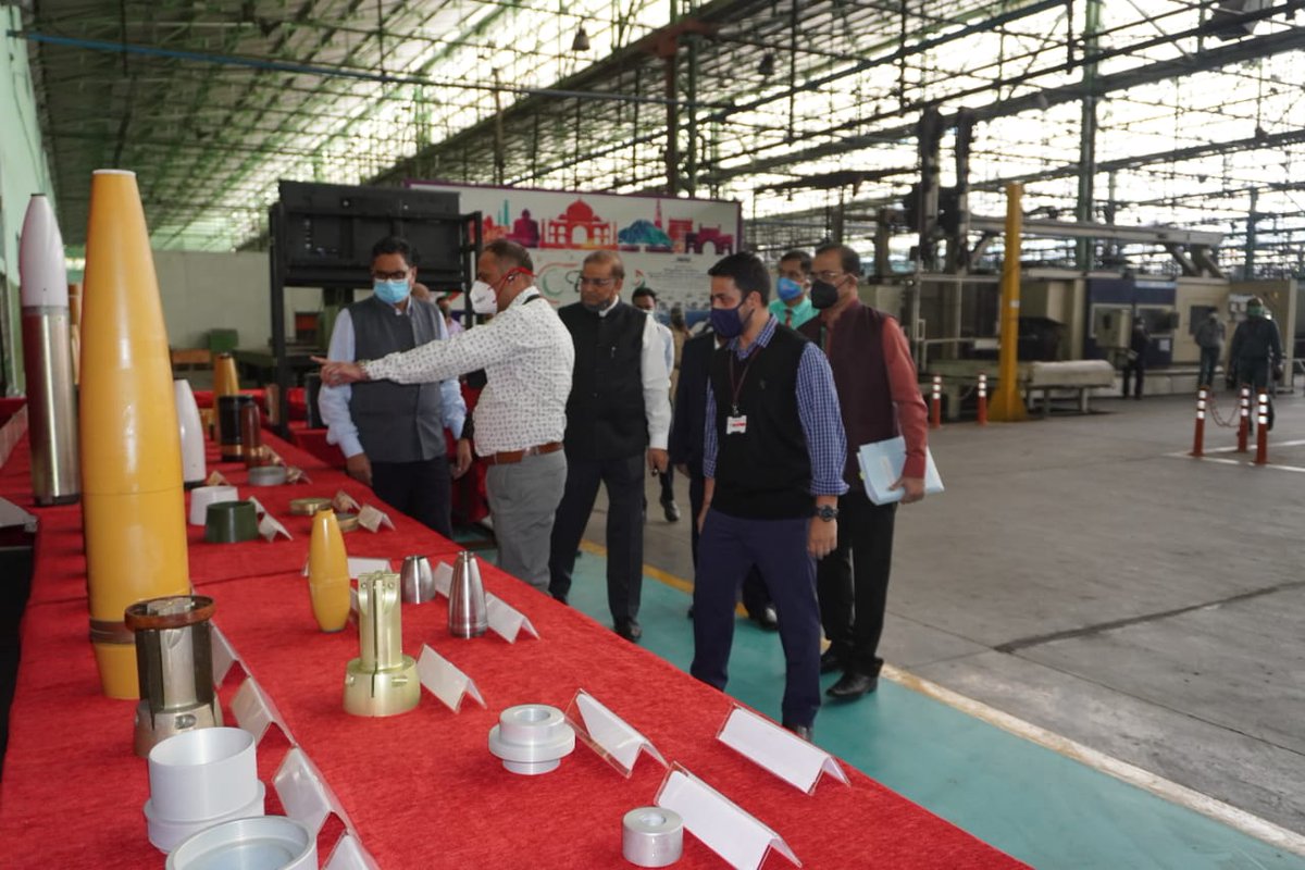 GmOfaj's tweet photo. Shri S. Jaju, IAS, Additional Secretary, DDP, Ministry of Defence, GoI, visits OFAJ, prime unit under YIL. Shri. S Jaju expressed great faith and confidence on the state of the art infrastructure and skilled human resource so to excel and achive great milestones. https://t.co/f5A7ChFoci