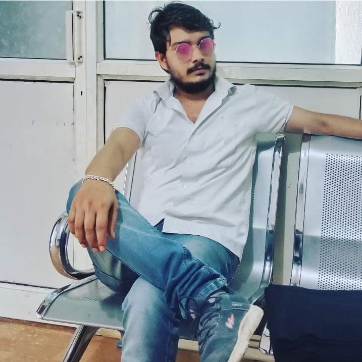 Nitin___singh's tweet photo. किसी ने पूछा वो याद नहीं करते तुम्हें, तुम उन्हें क्यों याद करते हो..
हमने मुस्कुराकर कहा रिश्तें निभाने वाले, मुकाबला नहीं किया करते.. https://t.co/P8jwBdG6Dl