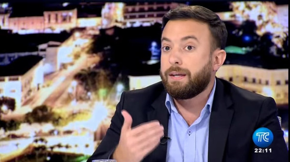 _FamiliaEcuador's tweet photo. "Al aborto no DESviola a una mujer, ¿Por qué no hablamos de castigos contra el VIOLADOR?"
@AgustinLaje en #VASM junto a @CarlosVerareal https://t.co/0Z2i7apFuF