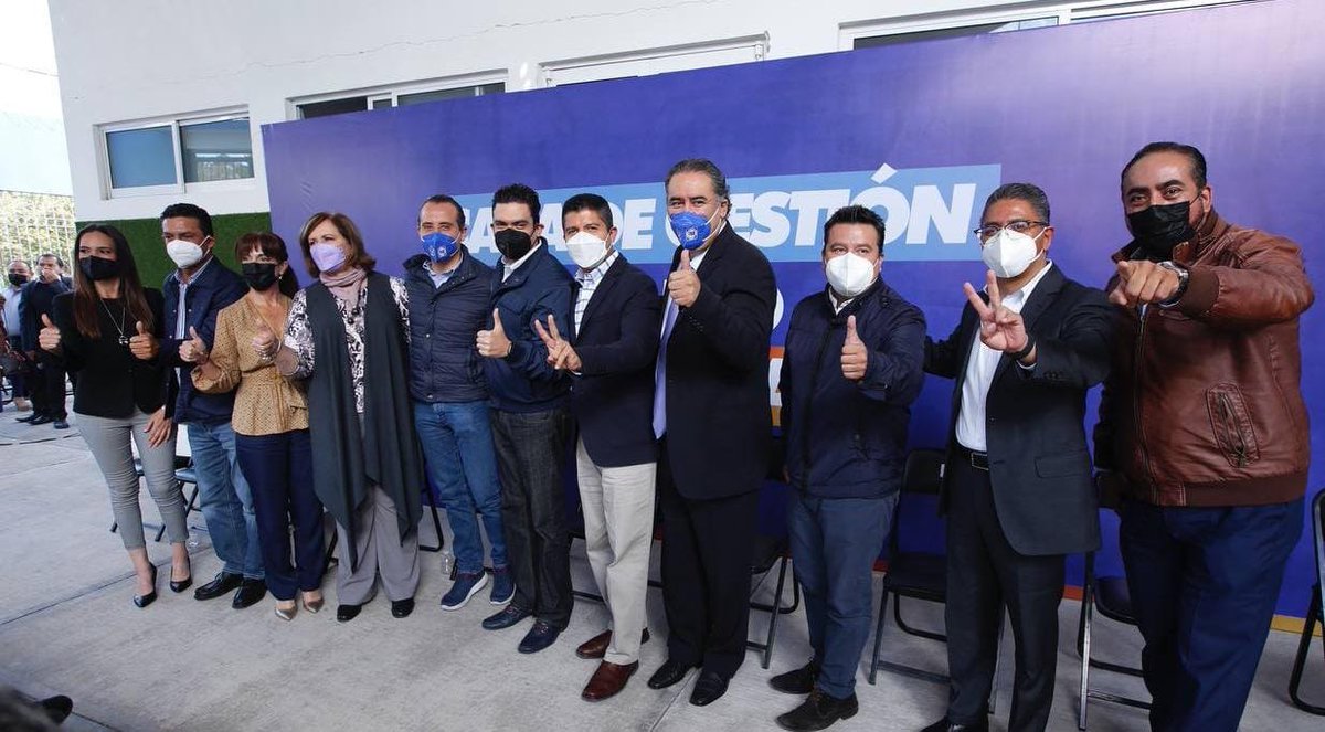 eduardorivera01's tweet photo. Muchas felicidades diputado @marioriestra por tu casa de gestión y cercanía con la ciudadanía del distrito 12.

Seguiremos trabajando por Puebla y por México. https://t.co/RWa9zKGnzx