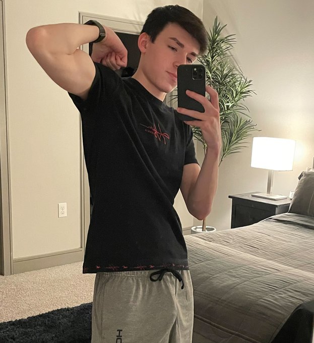 goodnight 😏 https://t.co/xLDSL4tDDA<a href="/tag/shampoochallenge"class="tags"><span>#shampoochallenge</span></a>