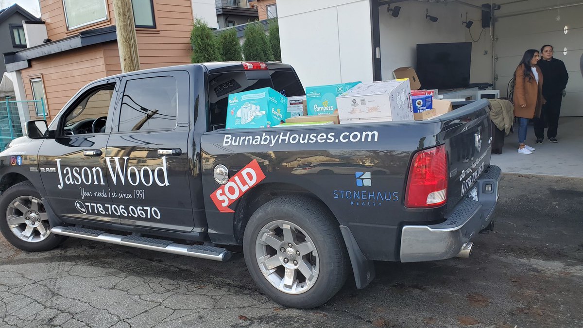 In partnership with the Greater #Vancouver #foodbank, we're able to supply the areas affected by the #BCFlood and mudslides with large volumes of fresh #food.

Together, we're making a difference!

#GVFB #charity #Help

Please support our efforts: #donate foodbank.bc.ca/ways-to-give/