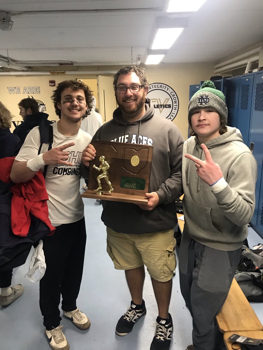 #LBU   Regional Champs !!!!!!! #GoAces 🔵⚪️♠️🏈 @ColdenKadlic <a href="/Mattchay8/">Matt</a> <a href="/ChaykowskiMikey/">Mikey Chaykowski</a> <a href="/_Chefhilton_/">Christian Hilton</a> <a href="/AHousteau/">Ashton Housteau</a> @ben_lonzo