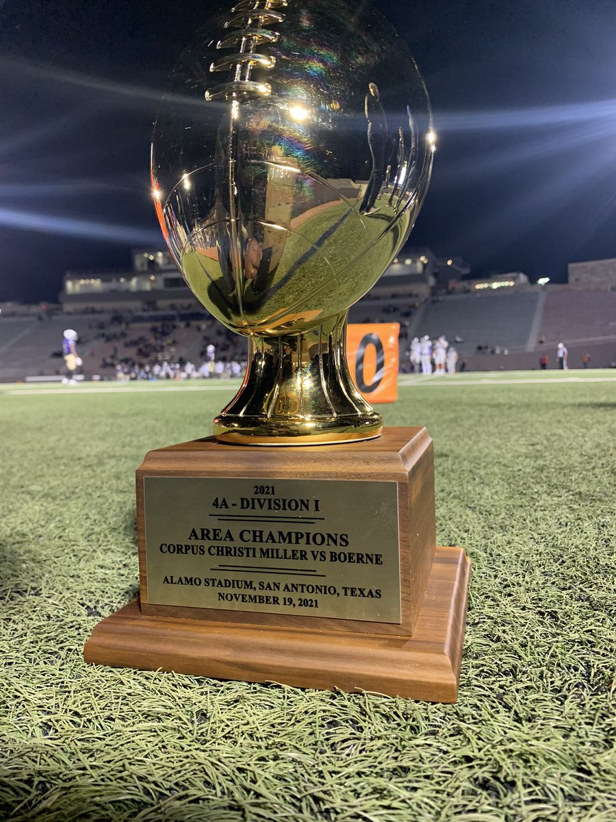Boernehs's tweet photo. Your Hounds are…

🤩🏈🏆Area Champs🏆🏈🤩

Final:
Boerne - 63
CC Miller - 14

@BoerneISD @LeechStan @gohoundsgo_gabc @BoerneFineArts @Boerne_TX @RadioBoerne @BoerneRadio @HillCountryNat1 @BoerneStarSport @BoerneHighPTO @BoerneHSBand @hinojosa_david  @HoundFootball https://t.co/7DDXRp59py